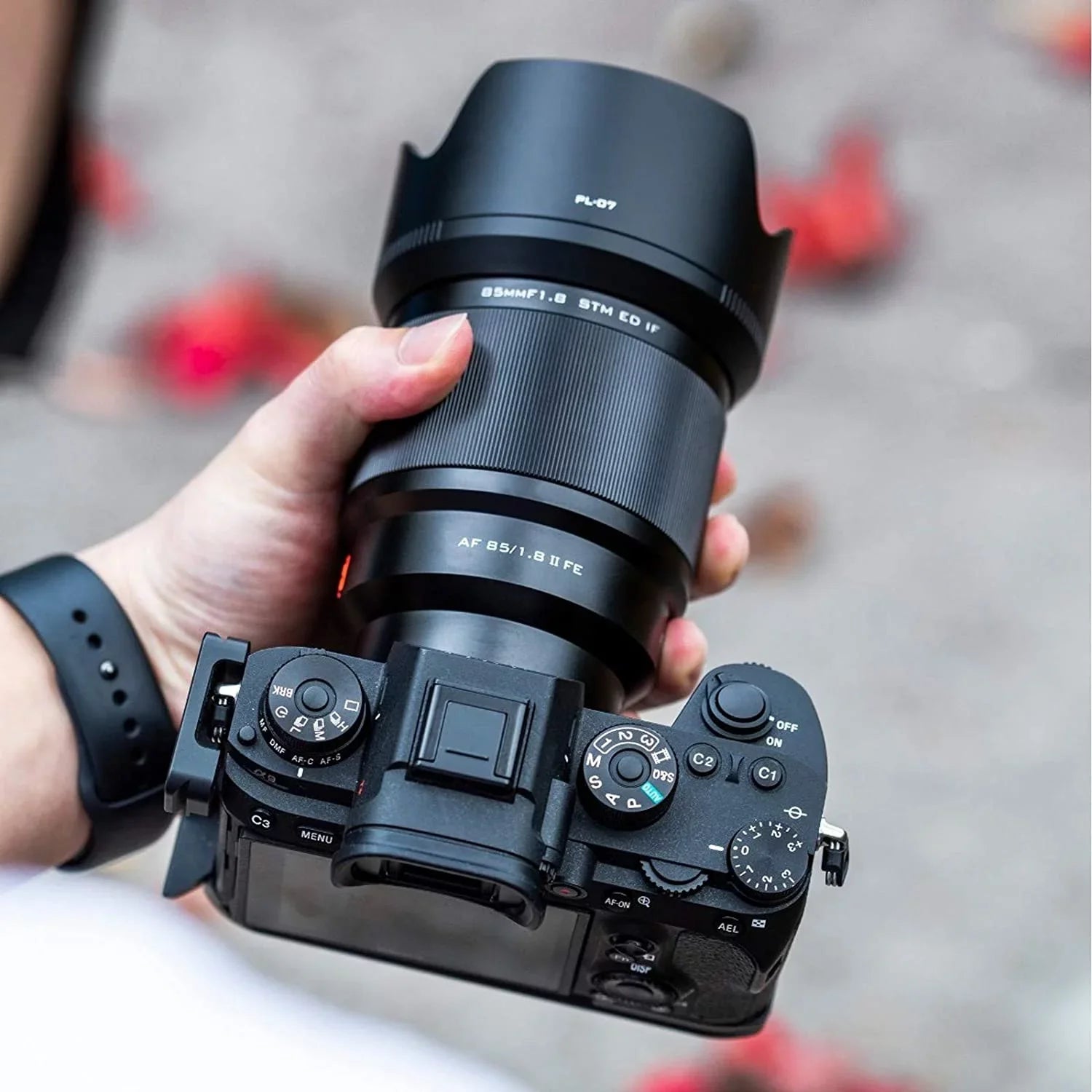 Viltrox 85mm F1.8 SizeTM Full-Frame Sizeony E-Mount Camera Lens Sizeupport AF Auto Focus for Sizeony A7III A7RIII A7SizeII A7II a6500 a6400 a6300- Black