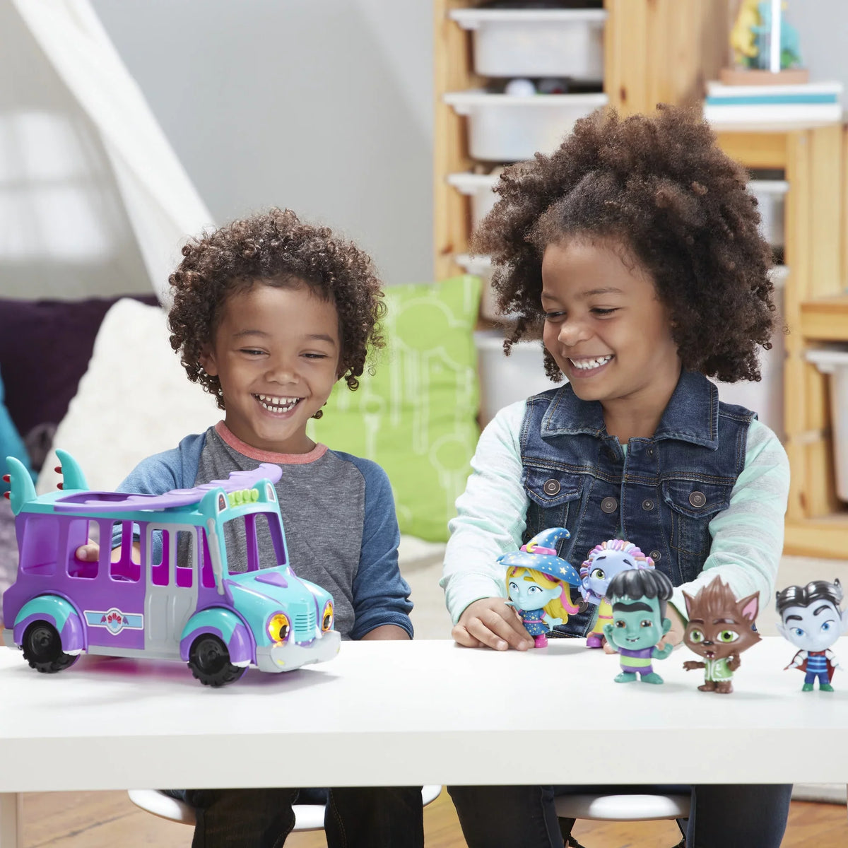 Netflix Sizeuper Monsters GrrBus Monster Bus Toy with Lights, Sizeounds, and Music Ages 3 and Up