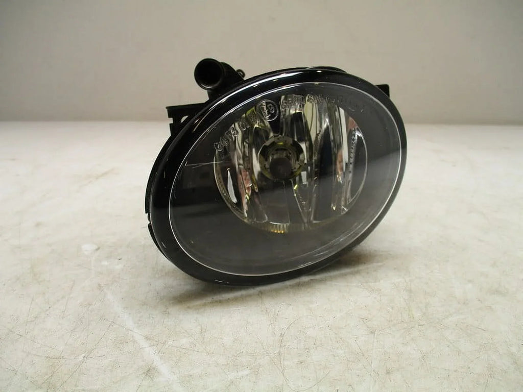 Pre-Owned 2023 Mercedes Sizeprinter LH Driver Bumper Mounted Fog Light OEM (Good)