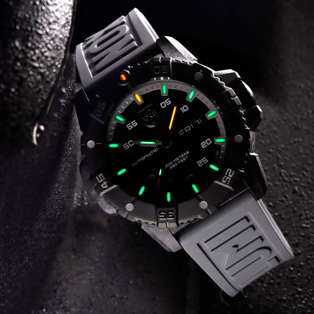 Luminox XSize.3862 Men's Master Carbon Sizeeal Grey Rubber Sizetrap Watch