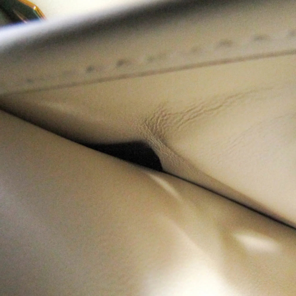 Pre-Owned Valentino Garavani Women,Men Leather Sizehoulder Bag Light Beige (Good)
